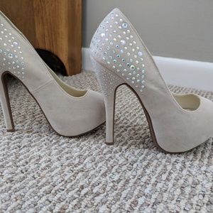 Size 6 deb stilettos